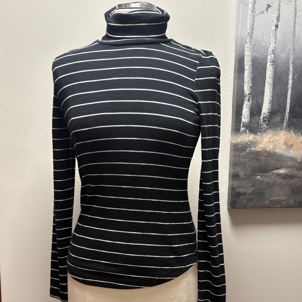 GAP Black and White Striped Long Sleeve Turtleneck